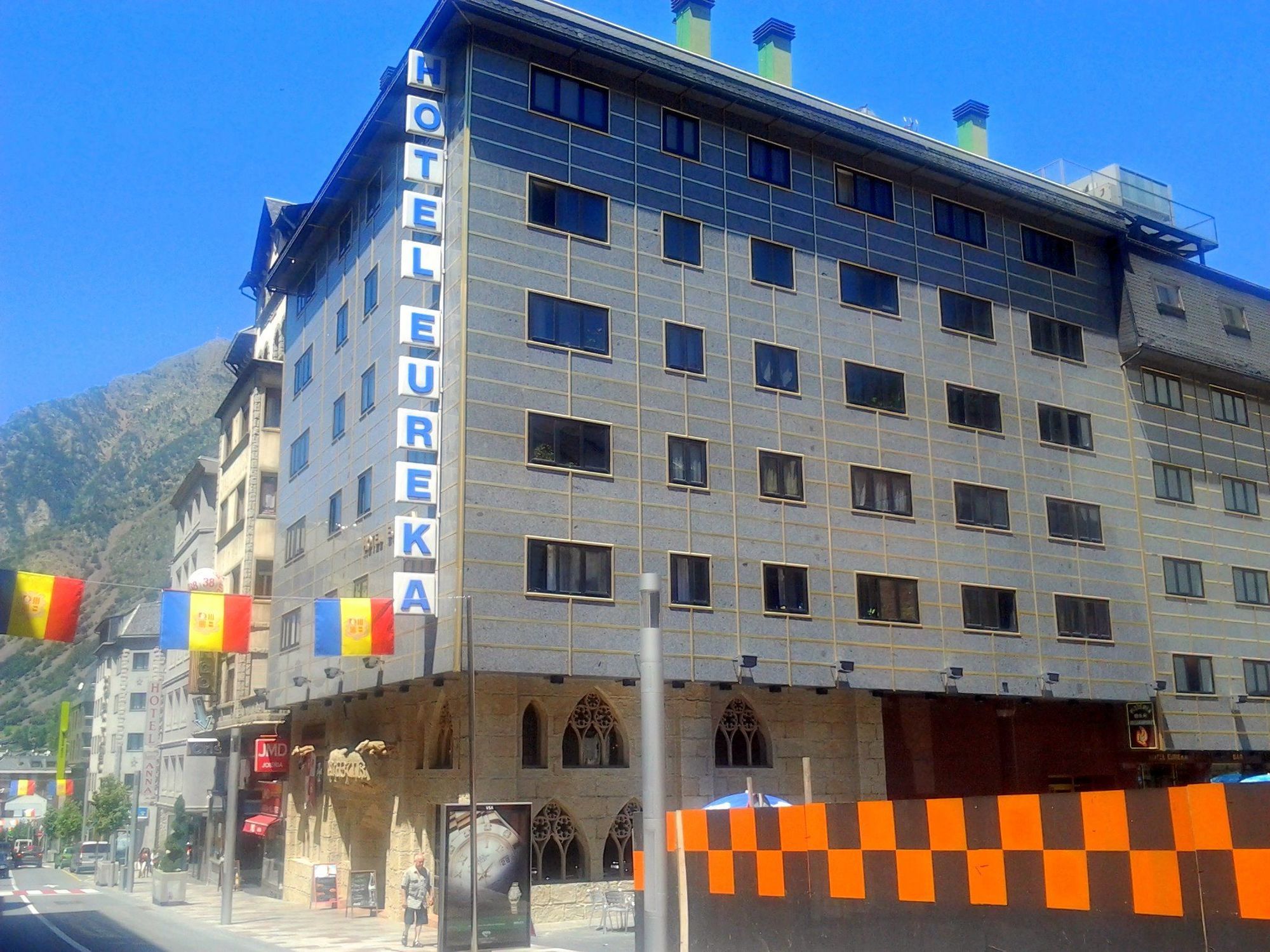 Yomo Eureka Hotel 4*